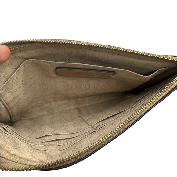 MICHAEL KORS Warm Taupe Large Wristlet with Card Slots - Picture 5 of 8